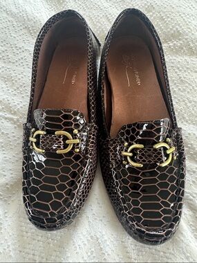 Donald J Pliner driving moccasins in brown patent leather - never worn